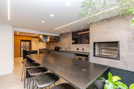 Apartamento à venda com 250m², 4 quartos e 4 vagas Apartamento à venda com 250m², 4 quartos e 4 vagasVaranda
