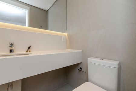 Apartamento à venda com 250m², 4 quartos e 4 vagas Apartamento à venda com 250m², 4 quartos e 4 vagasBanheiro da Suíte 3