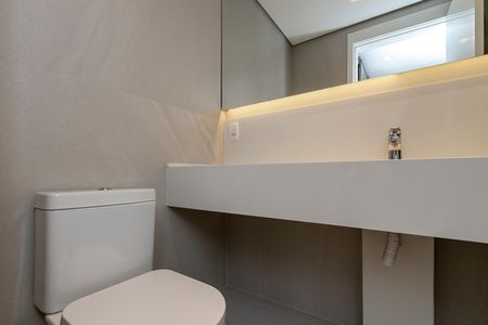 Apartamento à venda com 250m², 4 quartos e 4 vagas Apartamento à venda com 250m², 4 quartos e 4 vagasBanheiro da Suíte 2