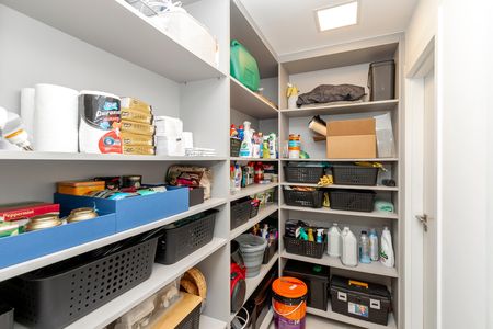 Apartamento à venda com 250m², 4 quartos e 4 vagas Apartamento à venda com 250m², 4 quartos e 4 vagasDespensa