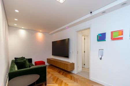 Apartamento à venda com 250m², 4 quartos e 4 vagas Apartamento à venda com 250m², 4 quartos e 4 vagasSala de TV