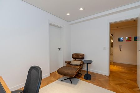 Apartamento à venda com 250m², 4 quartos e 4 vagas Apartamento à venda com 250m², 4 quartos e 4 vagasSuíte 3