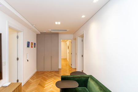 Apartamento à venda com 250m², 4 quartos e 4 vagas Apartamento à venda com 250m², 4 quartos e 4 vagasSala de TV