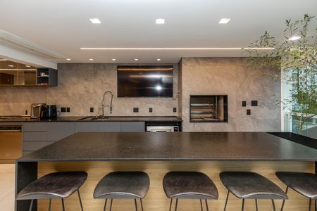 Apartamento à venda com 250m², 4 quartos e 4 vagas Apartamento à venda com 250m², 4 quartos e 4 vagasVaranda