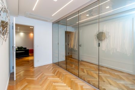 Apartamento à venda com 250m², 4 quartos e 4 vagas Apartamento à venda com 250m², 4 quartos e 4 vagasCloset da Suíte 1