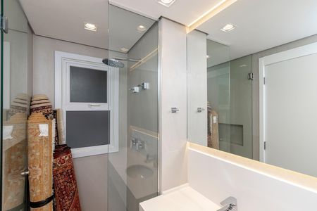 Apartamento à venda com 250m², 4 quartos e 4 vagas Apartamento à venda com 250m², 4 quartos e 4 vagasBanheiro da Suíte 3