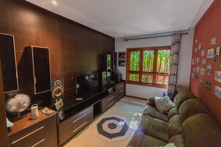 Casa de condomínio à venda com 270m², 3 quartos e 8 vagas Casa de condomínio à venda com 270m², 3 quartos e 8 vagasSala de TV