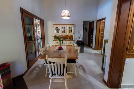 Casa de condomínio à venda com 270m², 3 quartos e 8 vagas Casa de condomínio à venda com 270m², 3 quartos e 8 vagasCopa