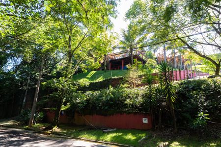 Casa de condomínio à venda com 270m², 3 quartos e 8 vagas Casa de condomínio à venda com 270m², 3 quartos e 8 vagasÁrea Externa