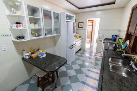 Casa de condomínio à venda com 270m², 3 quartos e 8 vagas Casa de condomínio à venda com 270m², 3 quartos e 8 vagasCozinha