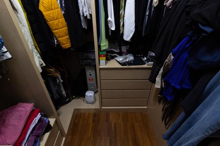 Casa de condomínio à venda com 270m², 3 quartos e 8 vagas Casa de condomínio à venda com 270m², 3 quartos e 8 vagasCloset