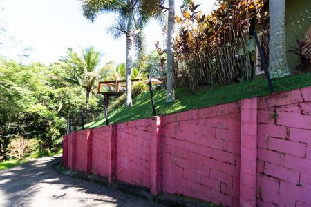 Casa de condomínio à venda com 270m², 3 quartos e 8 vagas Casa de condomínio à venda com 270m², 3 quartos e 8 vagasÁrea Externa