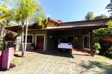 Casa de condomínio à venda com 270m², 3 quartos e 8 vagas Casa de condomínio à venda com 270m², 3 quartos e 8 vagasÁrea Externa