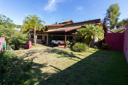 Casa de condomínio à venda com 270m², 3 quartos e 8 vagas Casa de condomínio à venda com 270m², 3 quartos e 8 vagasÁrea Externa