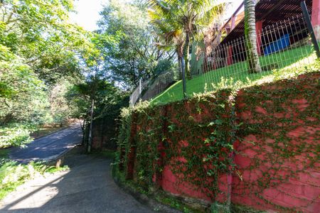 Casa de condomínio à venda com 270m², 3 quartos e 8 vagas Casa de condomínio à venda com 270m², 3 quartos e 8 vagasÁrea Externa