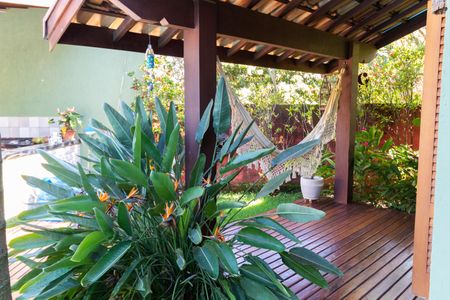 Casa de condomínio à venda com 270m², 3 quartos e 8 vagas Casa de condomínio à venda com 270m², 3 quartos e 8 vagasÁrea Externa