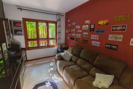 Casa de condomínio à venda com 270m², 3 quartos e 8 vagas Casa de condomínio à venda com 270m², 3 quartos e 8 vagasSala de TV