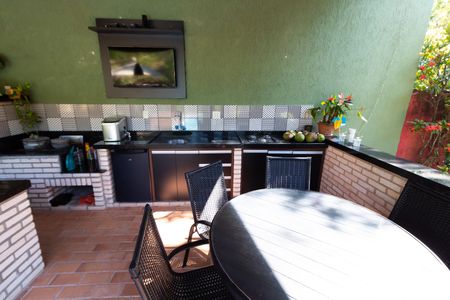 Casa de condomínio à venda com 270m², 3 quartos e 8 vagas Casa de condomínio à venda com 270m², 3 quartos e 8 vagasÁrea Externa