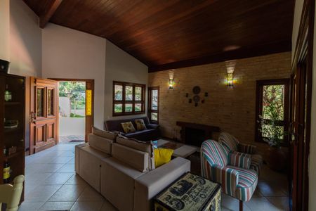 Casa de condomínio à venda com 270m², 3 quartos e 8 vagas Casa de condomínio à venda com 270m², 3 quartos e 8 vagasSala