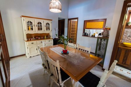 Casa de condomínio à venda com 270m², 3 quartos e 8 vagas Casa de condomínio à venda com 270m², 3 quartos e 8 vagasCopa