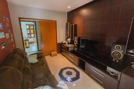 Casa de condomínio à venda com 270m², 3 quartos e 8 vagas Casa de condomínio à venda com 270m², 3 quartos e 8 vagasSala de TV