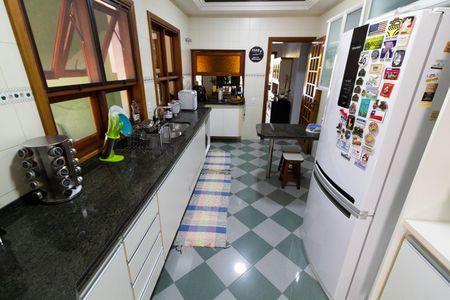 Casa de condomínio à venda com 270m², 3 quartos e 8 vagas Casa de condomínio à venda com 270m², 3 quartos e 8 vagasCozinha