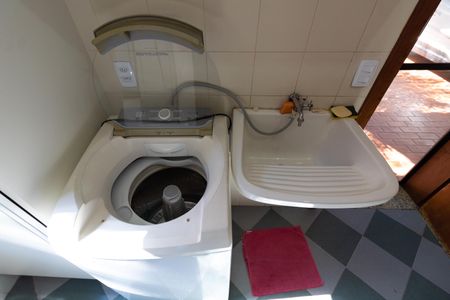 Casa de condomínio à venda com 270m², 3 quartos e 8 vagas Casa de condomínio à venda com 270m², 3 quartos e 8 vagasÁrea de Serviço