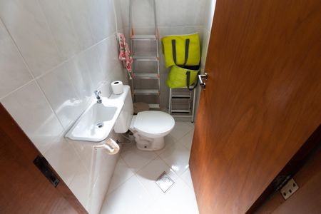 Casa de condomínio à venda com 270m², 3 quartos e 8 vagas Casa de condomínio à venda com 270m², 3 quartos e 8 vagasBanheiro de Serviço