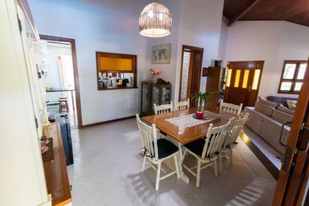 Casa de condomínio à venda com 270m², 3 quartos e 8 vagas Casa de condomínio à venda com 270m², 3 quartos e 8 vagasCopa