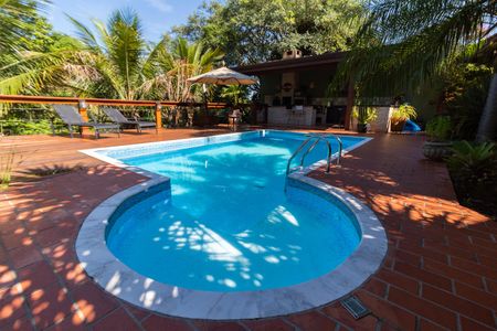 Casa de condomínio à venda com 270m², 3 quartos e 8 vagas Casa de condomínio à venda com 270m², 3 quartos e 8 vagasÁrea Externa