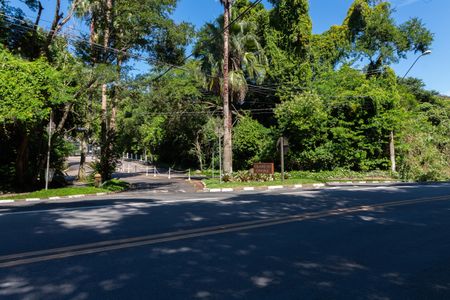 Casa de condomínio à venda com 270m², 3 quartos e 8 vagas Casa de condomínio à venda com 270m², 3 quartos e 8 vagasFachada