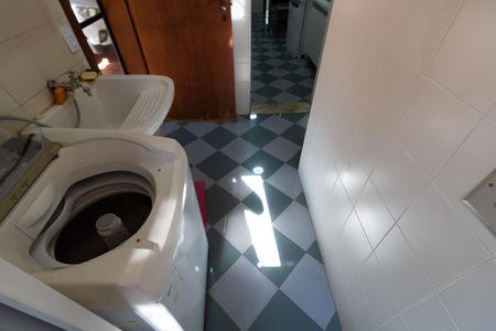 Casa de condomínio à venda com 270m², 3 quartos e 8 vagas Casa de condomínio à venda com 270m², 3 quartos e 8 vagasÁrea de Serviço