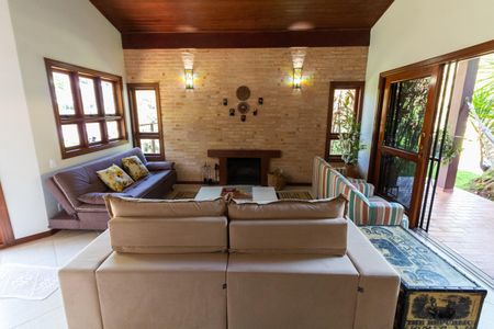 Casa de condomínio à venda com 270m², 3 quartos e 8 vagas Casa de condomínio à venda com 270m², 3 quartos e 8 vagasSala