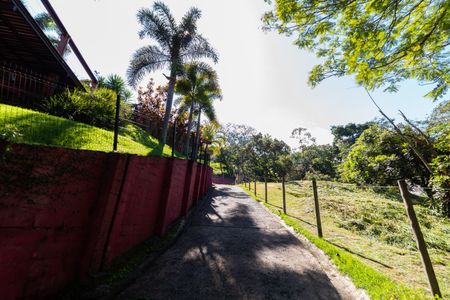 Casa de condomínio à venda com 270m², 3 quartos e 8 vagas Casa de condomínio à venda com 270m², 3 quartos e 8 vagasÁrea Externa