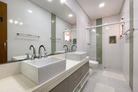 Casa à venda com 415m², 3 quartos e 8 vagasBanheiro - Suíte 2