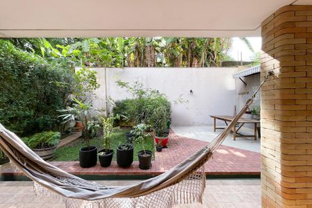 Casa à venda com 415m², 3 quartos e 8 vagasVista - Sala