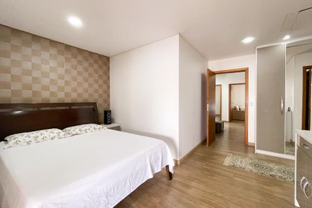 Casa à venda com 415m², 3 quartos e 8 vagasSuíte 2