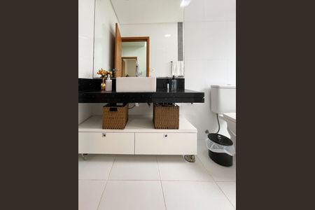 Casa à venda com 415m², 3 quartos e 8 vagasBanheiro Social