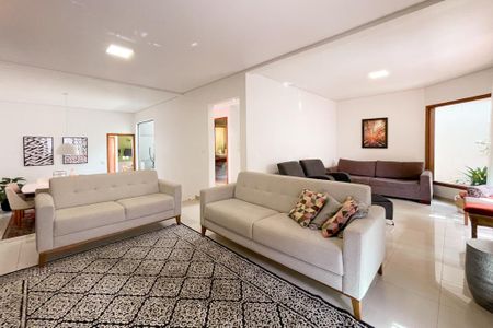 Casa à venda com 415m², 3 quartos e 8 vagasSala