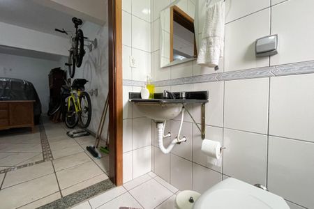 Casa à venda com 415m², 3 quartos e 8 vagasBanheiro - Garagem