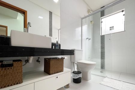 Casa à venda com 415m², 3 quartos e 8 vagasBanheiro Social