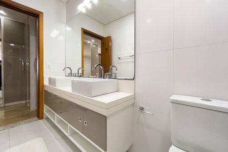 Casa à venda com 415m², 3 quartos e 8 vagasBanheiro - Suíte 2