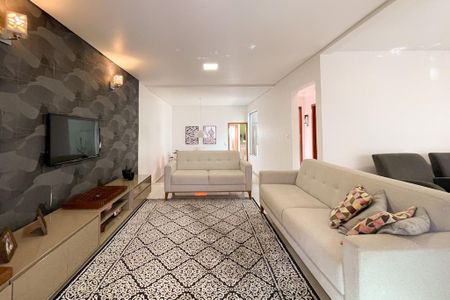 Casa à venda com 415m², 3 quartos e 8 vagasSala