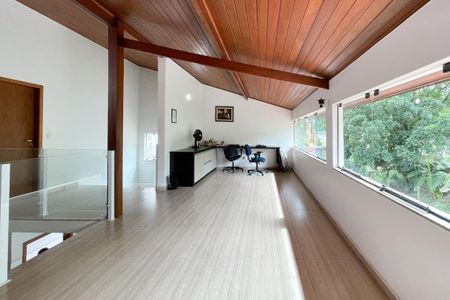 Casa à venda com 415m², 3 quartos e 8 vagasEscritório