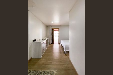 Casa à venda com 415m², 3 quartos e 8 vagasSuíte 2