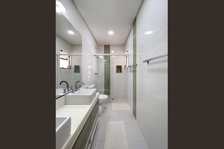 Casa à venda com 415m², 3 quartos e 8 vagasBanheiro - Suíte 2