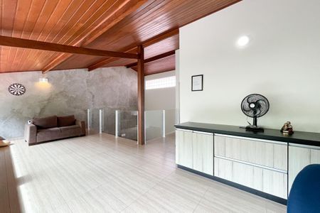 Casa à venda com 415m², 3 quartos e 8 vagasEscritório