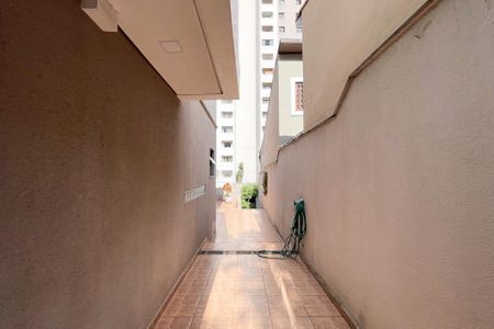 Casa à venda com 415m², 3 quartos e 8 vagasQuintal Lateral