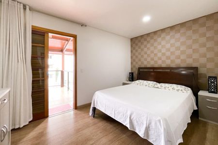 Casa à venda com 415m², 3 quartos e 8 vagasSuíte 2