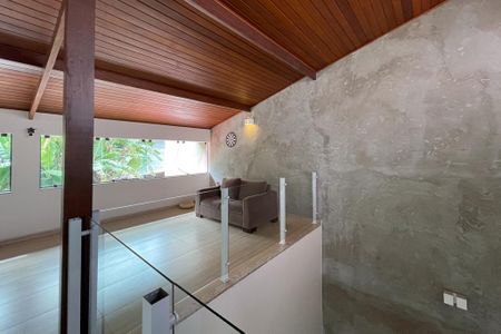 Casa à venda com 415m², 3 quartos e 8 vagasEscritório